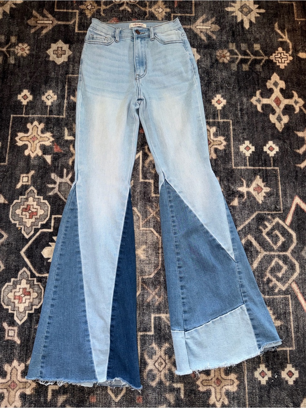 Vibrant Two-Tone Patchwork Flare Jeans in Light and Dark Blue !